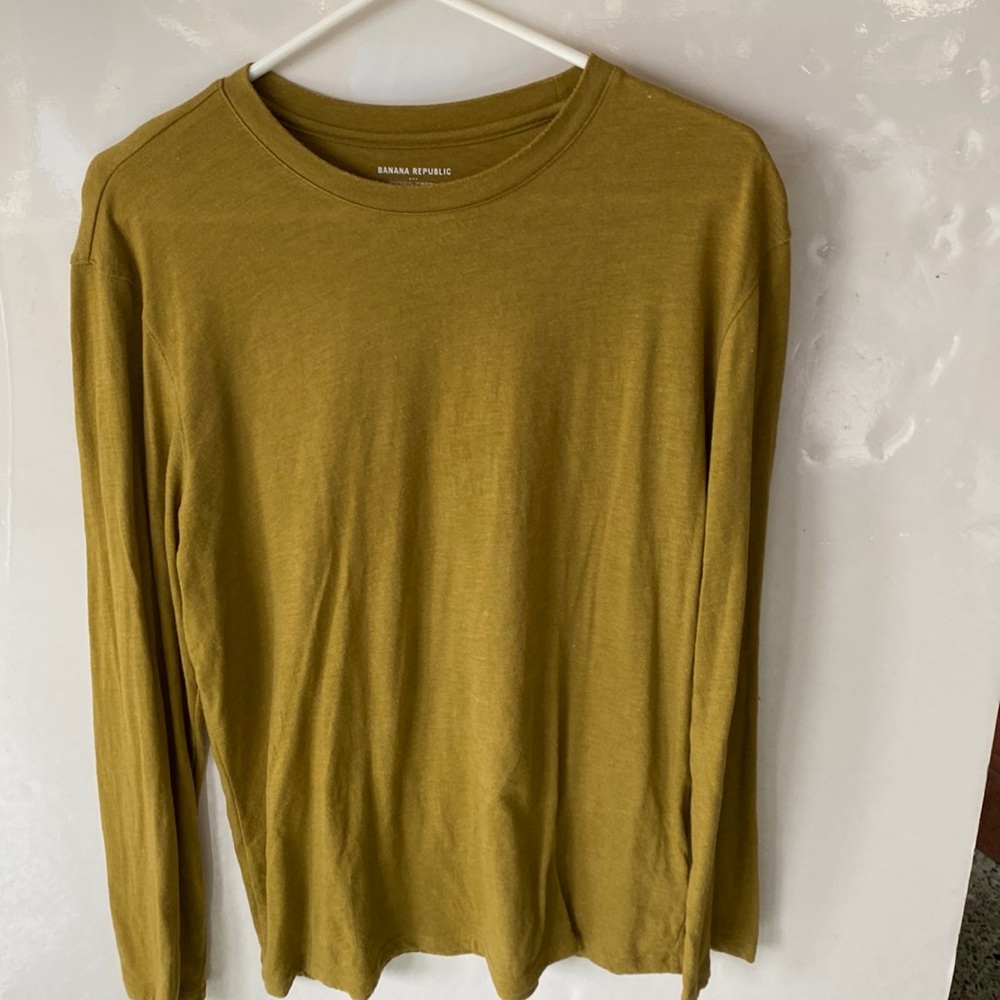 Men’s BANANA REPUBLIC pull-over tee, Size L
